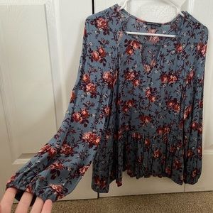 Pretty floral flowy top ✨